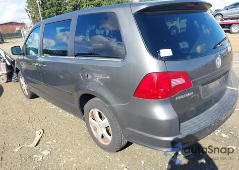 2010 Volkswagen Routan Se z USA, uszkodzony, nr VIN 2V4RW3D11AR323285